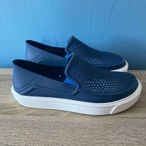 Kids crocs shoes size j2